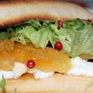 23 sandwich chã¨vre frais abricots raisins miel christelle milesi 300