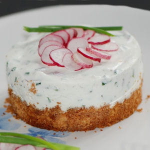 cheesecake aux radis chevre frais et ciboulette