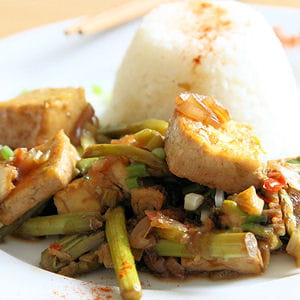 tofu frits asperges vertes a la sauce soja mic