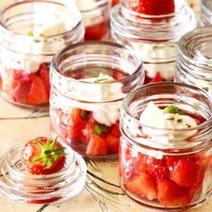10verrines aux fraises et mousseline de chevre