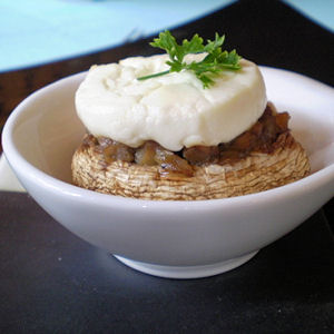 Champignon &agrave; la confiture d'oignon, fromage frais