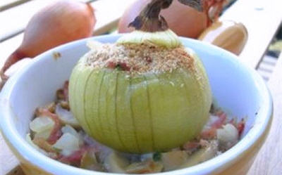  Oignons farcis aux champignons et aux petits lardons