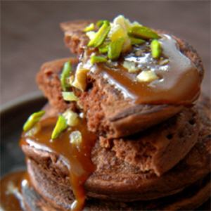 Pancakes au chocolat et caramel au beurre sal&eacute; 