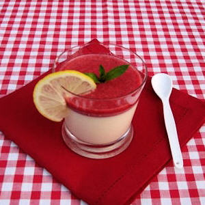 Panna cotta au citron et coulis de fraise