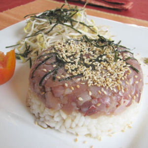 Tartare de thon &agrave; la mani&egrave;re d'un sushi