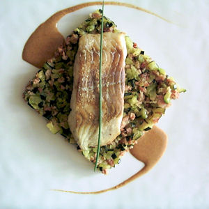 Lieu noir aux courgettes et jabugo saut&eacute;s, jus d'une bisque