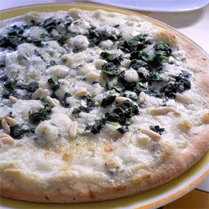  Pizza blanche &eacute;pinards-gorgonzola
