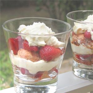 Verrines de fraises balsamiques au Banyuls