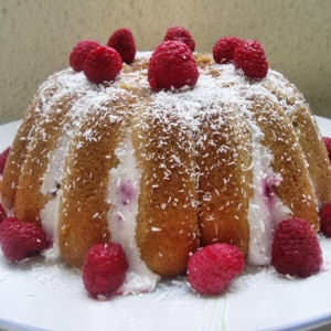 Charlotte aux framboises et noix de coco