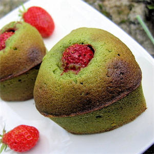 Quatre-coeurs aux thé matcha et fraises  