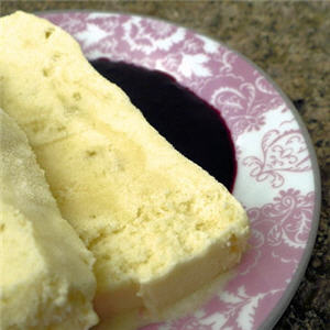 Cr&egrave;me glac&eacute;e &agrave; la rhubarbe