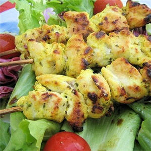 Brochettes au curry et ras el hanout  