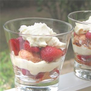 Verrines de fraises balsamiques au Banyuls 