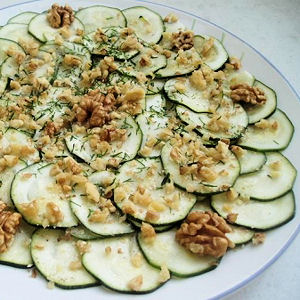 Carpaccio de courgettes aux noix