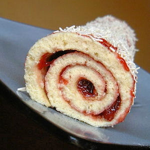 G&acirc;teau roul&eacute; &agrave; la fraise