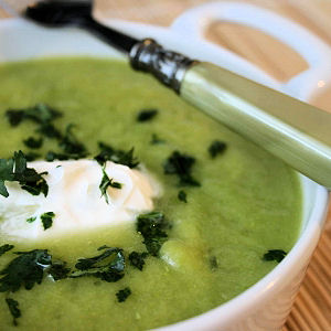Velout&eacute; aux petits pois et poireaux &agrave; la menthe