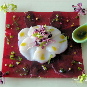 Carpaccio de betterave et Saint-Jacques &agrave; la pistache