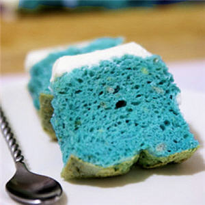 Magic sponge cake with cream cheese  