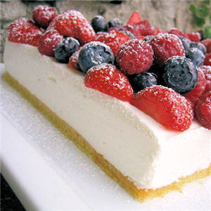 Bavarois au fromage blanc et aux fruits rouges