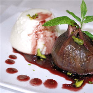 Panna cotta au roquefort, figues au porto