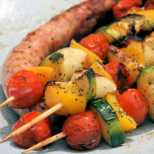 Brochettes de légumes marinés