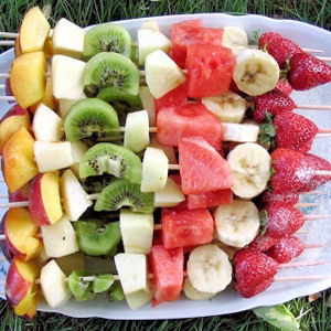 Brochettes de fruits frais