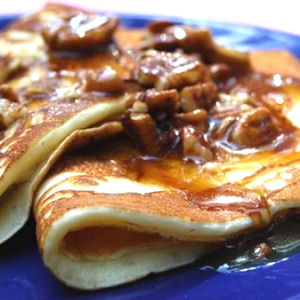 Cr&ecirc;pes au lait ribot, caramel &agrave; l'&eacute;rable 