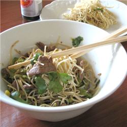 Nouilles chinoises saut&eacute;es au boeuf