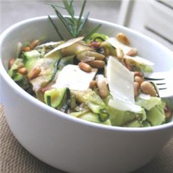 Salade de courgettes aux pignons 