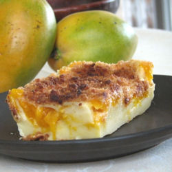 Clafoutis aux mangues et streusel noix de coco