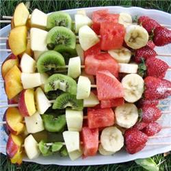 Brochettes de fruits frais 