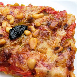 Pizza croc'fondante aux poivrons et aux pignons