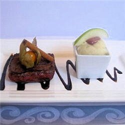 Pav&eacute; de biche sauce cannelle vin, pur&eacute;e c&eacute;leri pomme Granny Smith