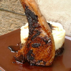 C&ocirc;te d'agneau dark sauce