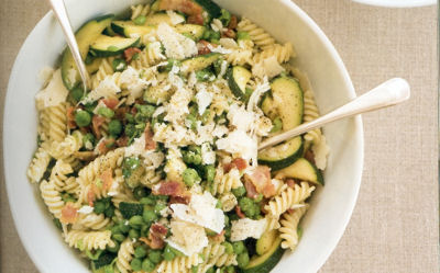 Fusilli aux petits pois, courgettes, petit salé et parmesan