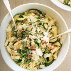 Fusilli aux petits pois, courgettes, petit salé et parmesan