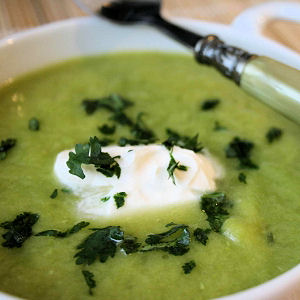 Velout&eacute; aux petits pois et poireaux &agrave; la menthe