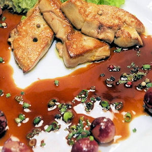 Escalopes de foie gras chaud aux raisins
